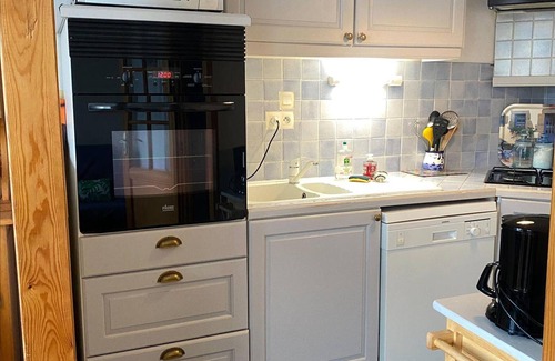 Le Palais Apartment | Apartment for 4, equipped kitchen, port view, near amenities
