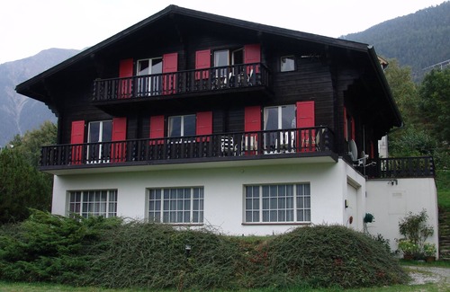 Ried-Brig Apartment | Apartment for 4 people in Chalet Esher Surrey