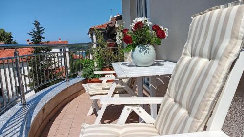 Pjescana Uvala Apartment | Apartment for Two 200m from the Beach