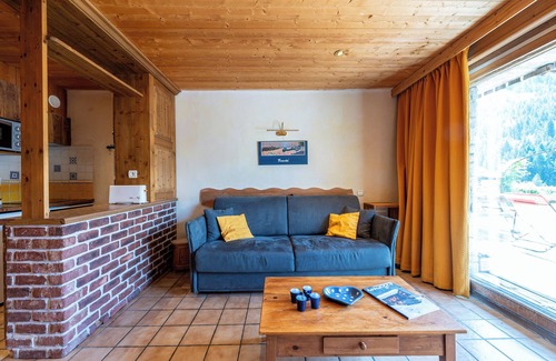 Champagny-en-Vanoise Apartment | Apartment 'Flocon' with Private Pool and Wi-Fi