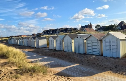 Colleville-Montgomery Apartment | Apartment 100 metres from the beach, sea view. Sleeps 4, sleeps 2