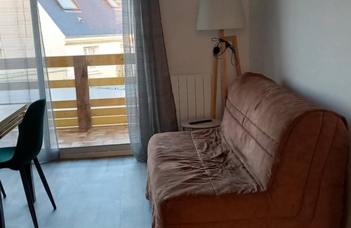 Colleville-Montgomery Apartment | Apartment 100 metres from the beach, sea view. Sleeps 4, sleeps 2
