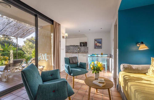 Le Rayol Apartment | Apartment (2/4 pers) garden level with direct access to the beach