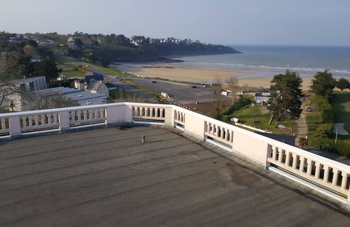 Saint-Cast-le-Guildo Apartment | Apartment with sea, golf and pine views