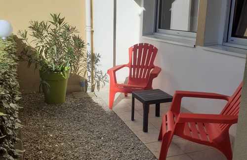 Saint-Palais-sur-Mer Apartment | Apartment with sea view and Nauzan beach