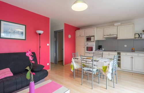 Saint-Simon-de-Bordes Apartment | Apartment 'Le Clos Du Champ De L'Amour - La Rochelle' with Pool, Wi-Fi and Air Conditioning