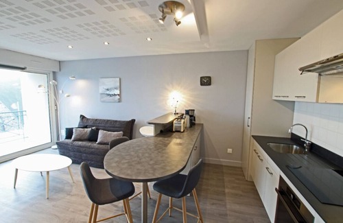 Saint-Vaast-la-Hougue Apartment | Apartment facing the island of tatihou and the port of St Vaast la hougue