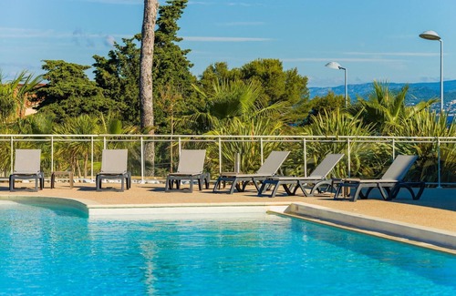 Le Brusc Apartment | Apartment in Le Brusc near Sandy Beach