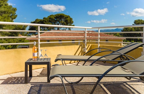 Le Brusc Apartment | Apartment Le Brusc with Sea View