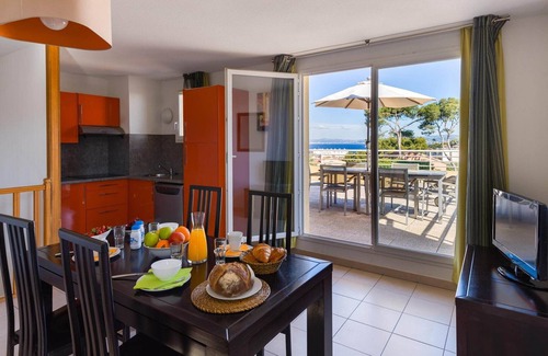 Le Brusc Apartment | Apartment with Terrace & Pool
