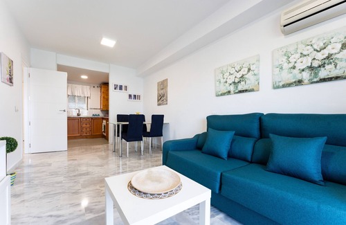 Torreblanca Apartment | Apartment 'Fuengirola Los Pacos Vistamar' with Sea View, Wi-Fi and Air Conditioning