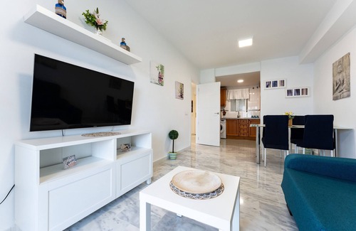 Torreblanca Apartment | Apartment 'Fuengirola Los Pacos Vistamar' with Sea View, Wi-Fi and Air Conditioning