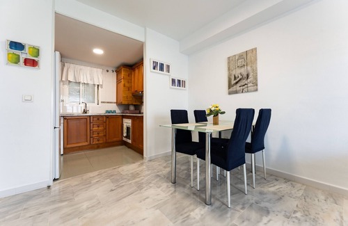 Torreblanca Apartment | Apartment 'Fuengirola Los Pacos Vistamar' with Sea View, Wi-Fi and Air Conditioning