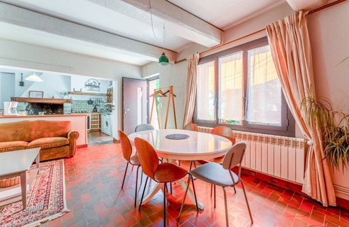 Rasteau Apartment | Apartment 'Gîte Coté Mûrier' with Shared Pool, Private Terrace and Wi-Fi