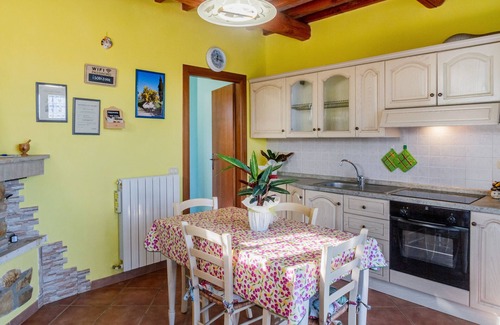 Magliano in Toscana Apartment | Apartment 'Granaio' with Shared Garden, Wi-Fi and Air Conditioning