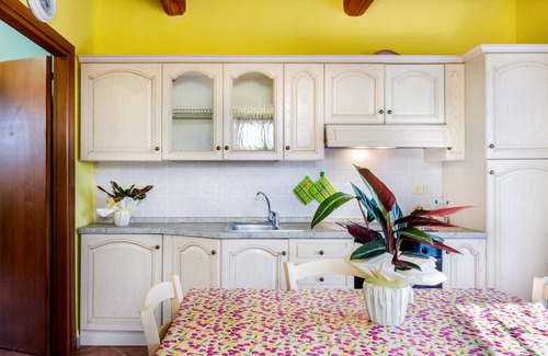 Magliano in Toscana Apartment | Apartment 'Granaio' with Shared Garden, Wi-Fi and Air Conditioning
