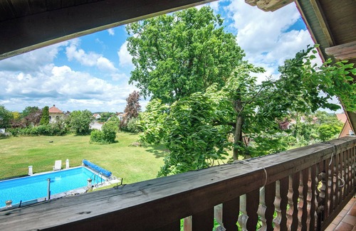 Hohenwart Apartment | Apartment 'Galerie' with Shared Pool, Shared Garden and Wi-Fi