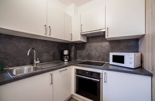 Schenna Apartment | Apartment "Gartenheim Elisabeth" with Mountain View, Shared Pool & Wi-Fi