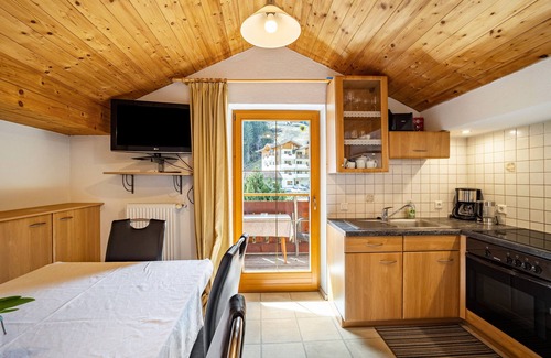 Brennero Apartment | Apartment 'Gartnerhof Sonnenblume' with Mountain View, Shared Garden and Wi-Fi