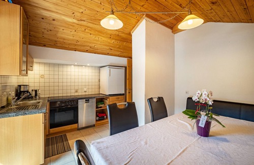 Brennero Apartment | Apartment 'Gartnerhof Sonnenblume' with Mountain View, Shared Garden and Wi-Fi