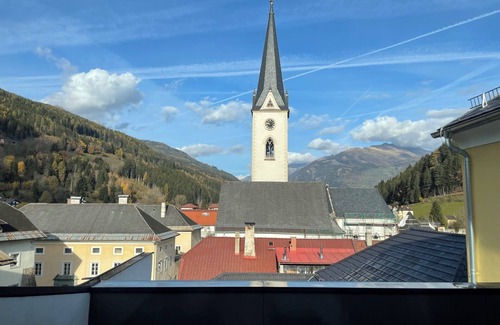 Gmuend in Kaernten Apartment | Apartment "Gasthof Alte Post - Top 4 Commodore" with Mountain View & Wi-Fi