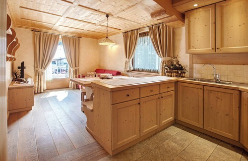Santa Caterina Valfurva Apartment | Apartment 'Genziana' with Mountain View, Private Terrace and Wi-Fi