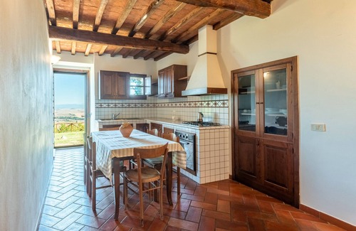 Monteroni d'Arbia Apartment | Apartment 'Giardino Su Siena' with Hill View, Shared Garden and Wi-Fi