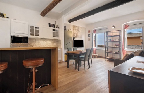 Nervi Apartment | Apartment 'Giada's Retreat' with Sea View, Wi-Fi and Air Conditioning