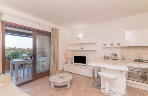 Baia Caddinas Apartment | Apartment 'Golfo Aranci - Gli Orizzonti 26' with Sea View, Private Terrace and Air Conditioning