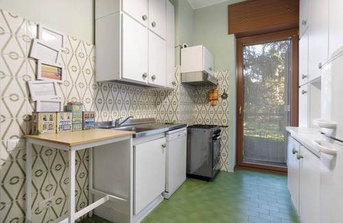 Lampugnano Apartment | Apartment 'Green House' with Private Terrace, Shared Garden and Wi-Fi