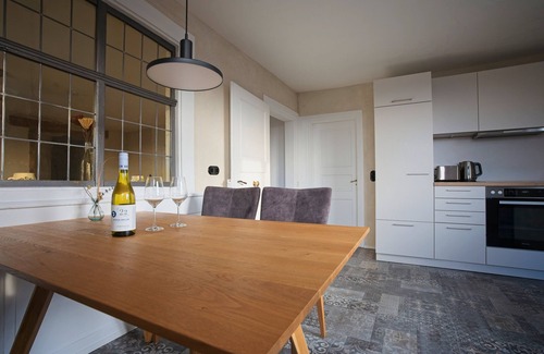 Offenburg Apartment | Apartment 'Groß' with Shared Garden and Wi-Fi