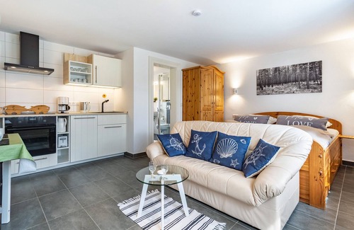 Gneventhin Apartment | Apartment 'Gute Stube' with Lake View, Shared Garden and Wi-Fi