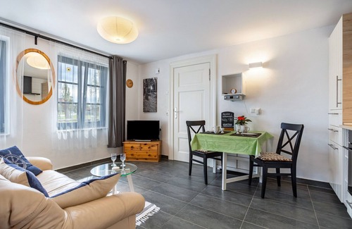 Gneventhin Apartment | Apartment 'Gute Stube' with Lake View, Shared Garden and Wi-Fi