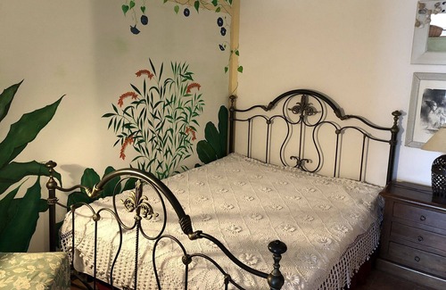 Castagneto Carducci Apartment | Apartment house on the edge of the medieval Castagneto Carducci studio Felice
