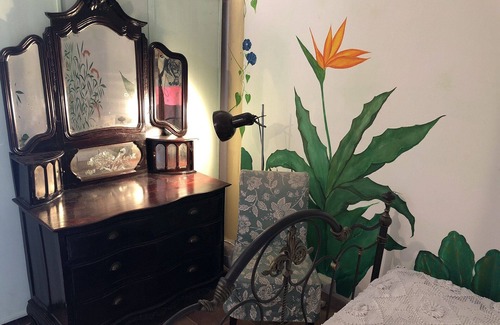 Castagneto Carducci Apartment | Apartment house on the edge of the medieval Castagneto Carducci studio Felice