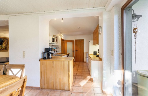 Ortsmitte Apartment | Apartment 'Haus Sonneck - Fewo 5' with Mountain View, Private Terrace and Wi-Fi