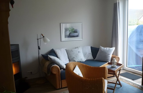 Brunsbuttel Apartment | Apartment 'Haus Erika' with Shared Terrace, Shared Garden and Wi-Fi