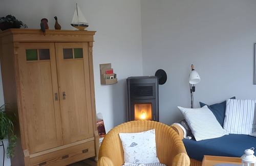 Brunsbuttel Apartment | Apartment 'Haus Erika' with Shared Terrace, Shared Garden and Wi-Fi
