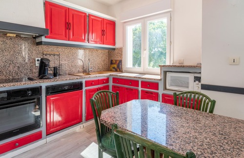Quartier des Espesses Apartment | Apartment 'Haut Maison Nîmes' with Shared Pool, Wi-Fi and Air Conditioning