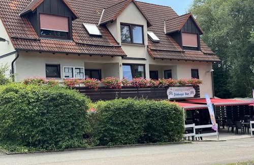Leinburg Apartment | Apartment 'Helles 1 Zimmer In' with Shared Garden and Wi-Fi