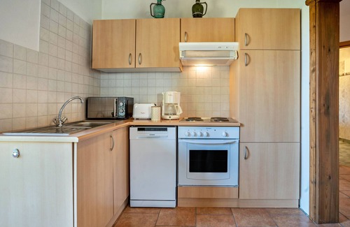 Verchen Apartment | Apartment 'Hof Verchen Nahe Kummerower See' with Private Terrace, Private Garden and Wi-Fi