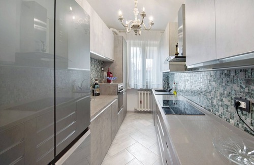 Bardolino Apartment | Apartment 'Home Sweet Dream' with Mountain View, Wi-Fi and Air Conditioning