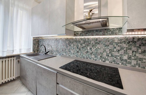 Bardolino Apartment | Apartment 'Home Sweet Dream' with Mountain View, Wi-Fi and Air Conditioning