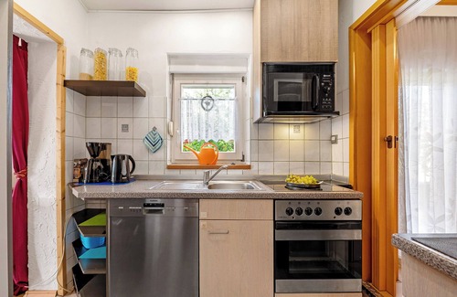 Kaiserslautern Apartment | Apartment 'Horn' with Shared Terrace, Shared Garden and Wi-Fi