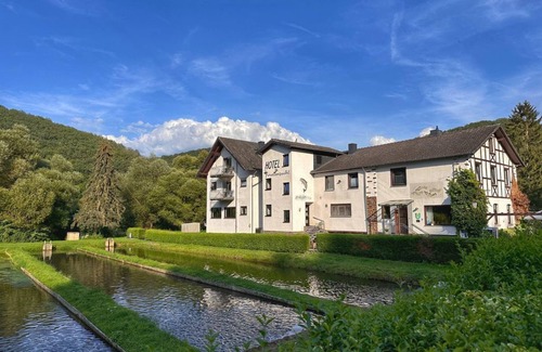Macken House | Apartment - Hotel Restaurant Forellenzucht