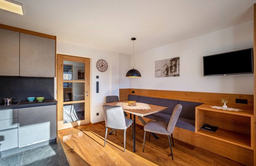 Acereto Apartment | Apartment 'Hubertus - Speikboden' with Mountain View, Private Terrace and Wi-Fi