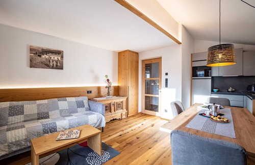 Acereto Apartment | Apartment 'Hubertus - Wasserfallspitz' with Mountain View, Private Terrace and Wi-Fi