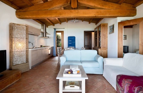 Luddui Apartment | Apartment "Ida Isuledda 2" with Pool, Garden & Wi-Fi