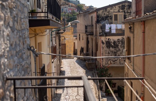 Prizzi Apartment | Apartment 'Il Baglio Antico' with Mountain View, Terrace & Wi-Fi