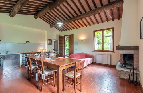 Serre di Rapolano Apartment | Apartment 'Il Covone' with Shared Pool, Shared Terrace and Wi-Fi